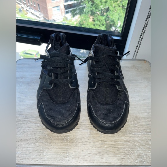 Youth Black Huarache sneakers - Picture 6 of 7